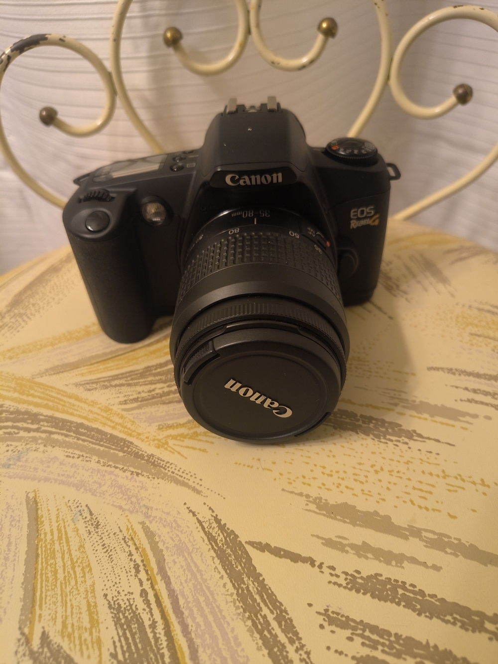 Canon 35mm SLR Camera in Black with Canon Lens For Parts Only
